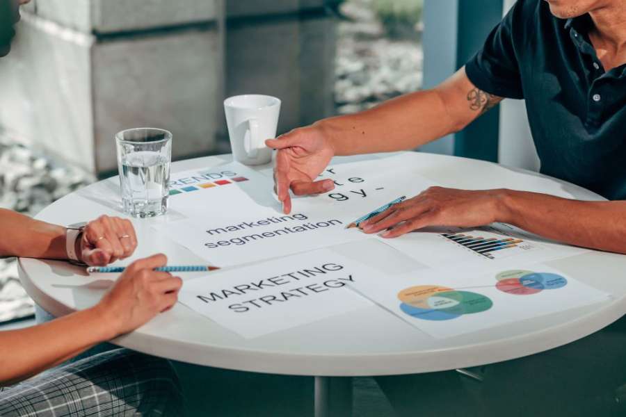 Blog giving tips about building trust in b2b marketing